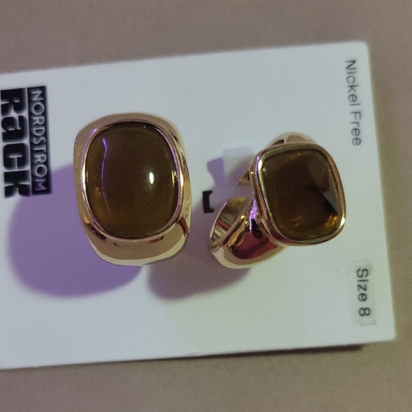 Nordstrom Rack Gold Women's Ring - Picture 5 of 6